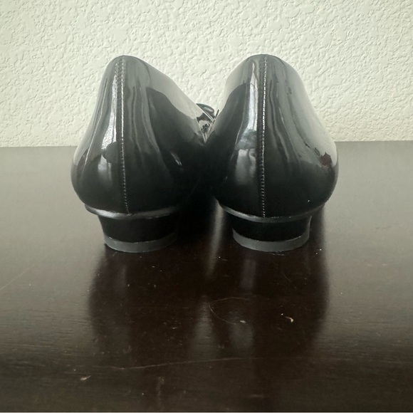 Women’s Vetaste Patent Leather Pointed Ballet Flats with Bow - Picture 3 of 6